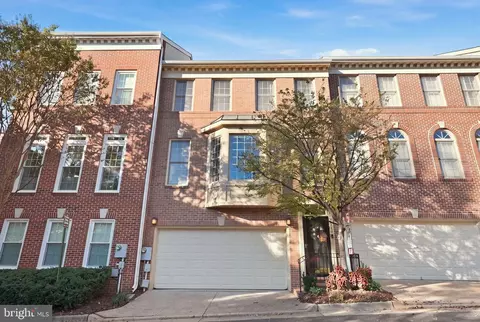 2536 Gadsby Pl, Alexandria, VA 22311