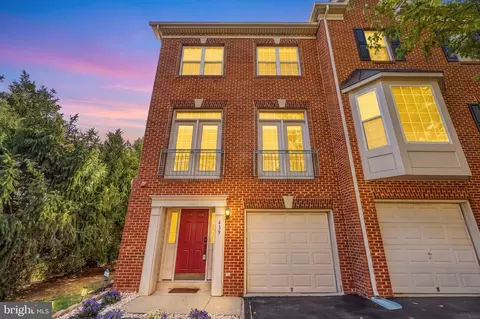 439 Stanton Pl, Alexandria, VA 22304