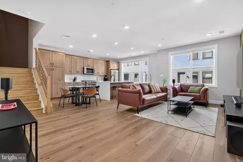 4971 Eisenhower Ave, Alexandria, VA 22304