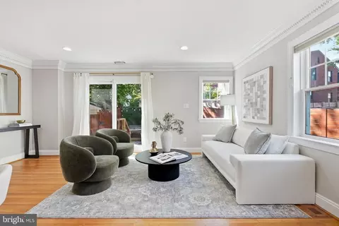 230 Aspen St, Alexandria, VA 22305
