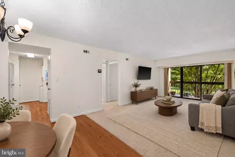 805 N Howard St N #246, Alexandria, VA 22304