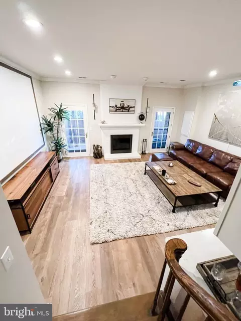 108 Gretna Green Ct, Alexandria, VA 22304