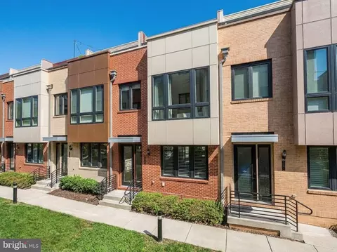 130 Cambria Walk, Alexandria, VA 22304