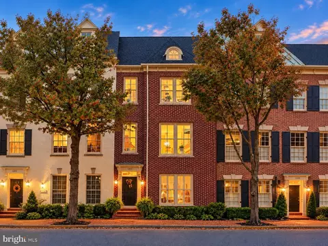 1204 N Pitt St, Alexandria, VA 22314