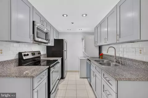5911 Edsall Rd #608, Alexandria, VA 22304