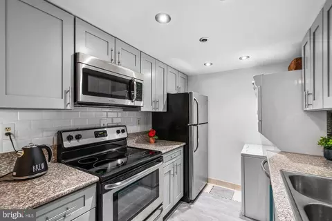 5911 Edsall Rd #608, Alexandria, VA 22304