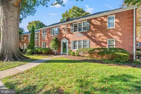 6 Ashby St #A, Alexandria, VA 22305