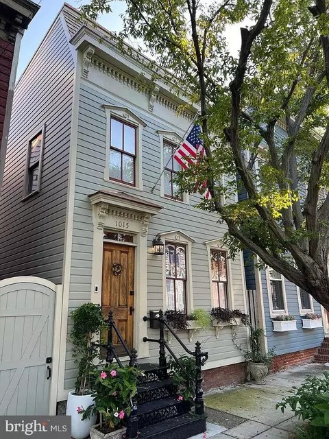 1015 Queen St, Alexandria, VA 22314