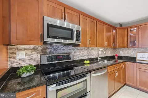 203 Yoakum Pkwy #410, Alexandria, VA 22304