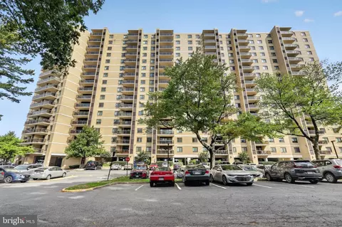 307 Yoakum Pkwy #622, Alexandria, VA 22304