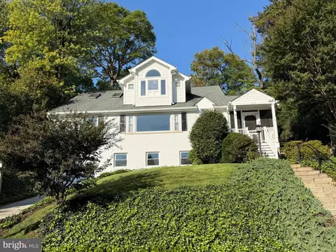 802 Parkway Ter, Alexandria, VA 22302