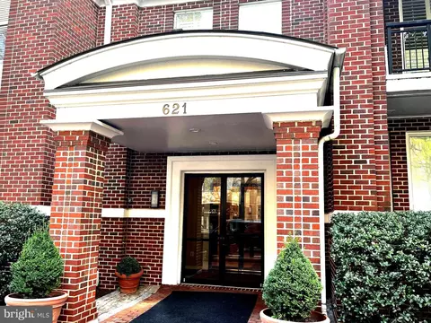 621 N Saint Asaph St #303, Alexandria, VA 22314