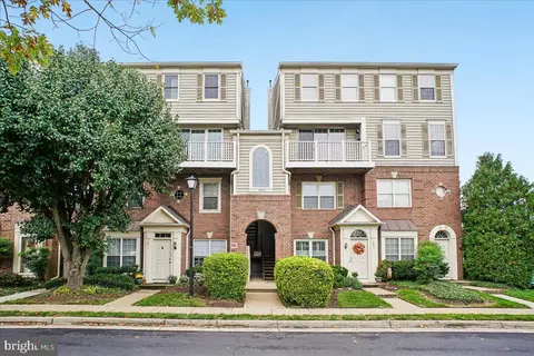 1809 Kenwood Ave #301, Alexandria, VA 22302