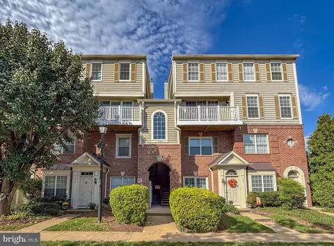 1809 Kenwood Ave #301, Alexandria, VA 22302