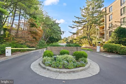 807 N Howard St #319, Alexandria, VA 22304