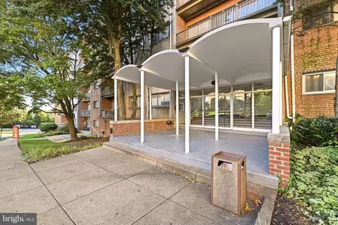 5801 Quantrell Ave #209, Alexandria, VA 22312