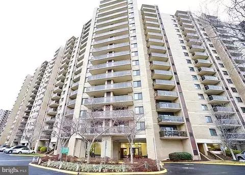 307 Yoakum Pkwy #605, Alexandria, VA 22304