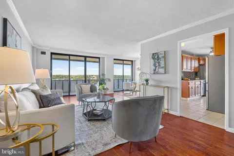250 S Reynolds St #910, Alexandria, VA 22304