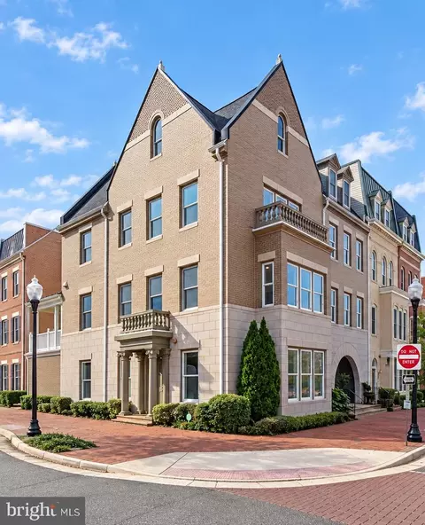 2114 Main Line Blvd, Alexandria, VA 22301