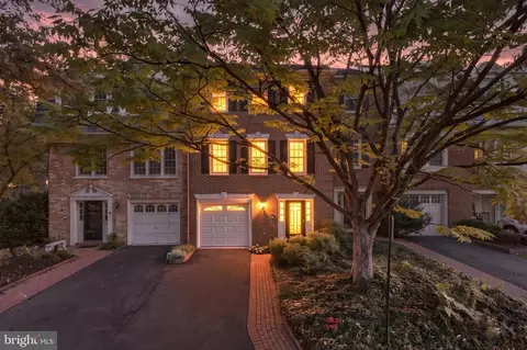 5106 Heritage Ln, Alexandria, VA 22311