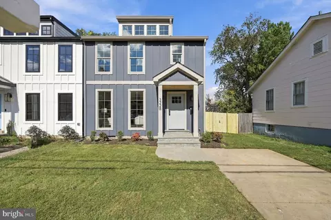 322 Clifford Ave #B, Alexandria, VA 22305