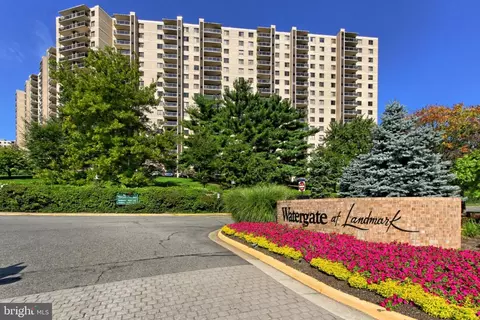 205 Yoakum Pkwy #809, Alexandria, VA 22304