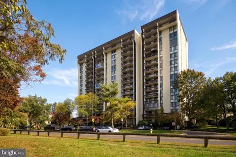 5300 Holmes Run Pkwy #215, Alexandria, VA 22304