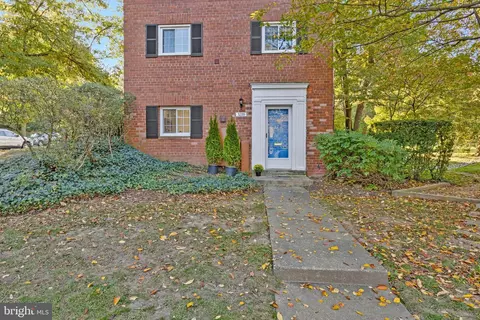 3270 Valley Dr, Alexandria, VA 22302