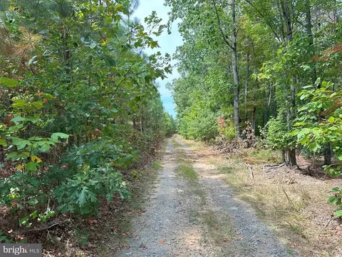 Ridge Road, Arvonia, VA 23004