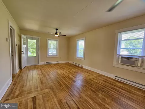 Living - 89 Conner St, Dillwyn, VA 23936 photo 2 of 2