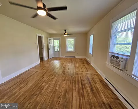 Living - 89 Conner St, Dillwyn, VA 23936 photo 1 of 2