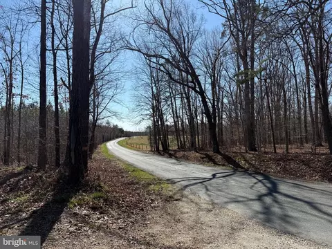 3 Maple Bridge Rd # B, Dillwyn, VA 23936 photo 2
