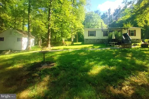 316 Coles Creek Ln, New Canton, VA 23123