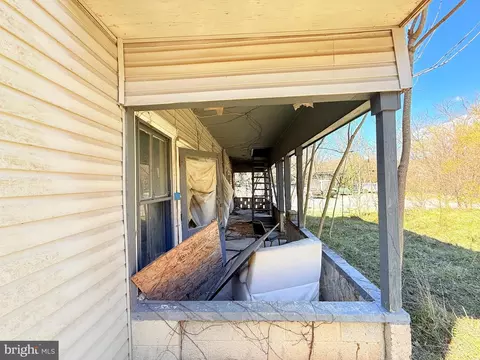 Exterior - 9 Bridge St S, Buchanan, VA 24066 photo 4 of 5