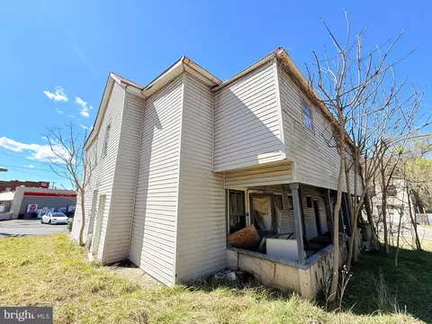 Exterior - 9 Bridge St S, Buchanan, VA 24066 photo 3 of 5