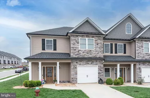 1586 Helmsdale Dr, Forest, VA 24551