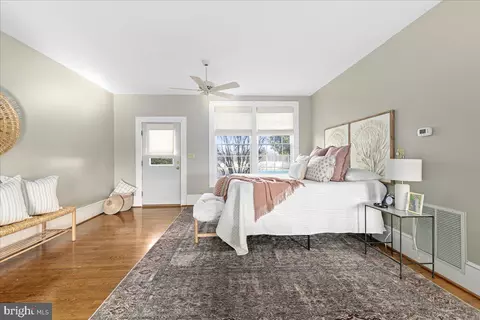 Bedroom - 4059 Lowry Rd, Goode, VA 24556 photo 2 of 8