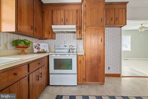 Kitchen - 4059 Lowry Rd, Goode, VA 24556 photo 11 of 11
