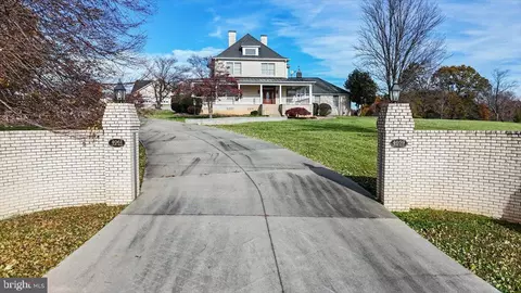 Exterior - 4059 Lowry Rd, Goode, VA 24556 photo 3 of 9