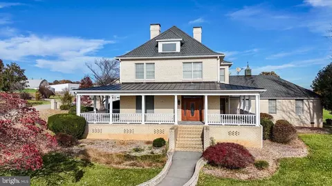 Exterior - 4059 Lowry Rd, Goode, VA 24556 photo 2 of 9