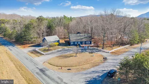 100 Sandpiper Dr, Huddleston, VA 24104