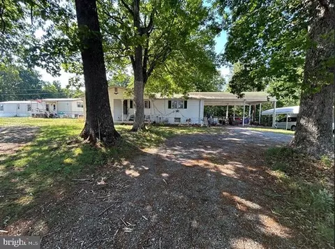 1056 Boyds Ln, Moneta, VA 24121