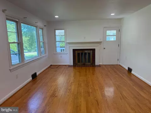 Living - 6101 A Goode Rd, Goode, VA 24556 photo 2 of 6