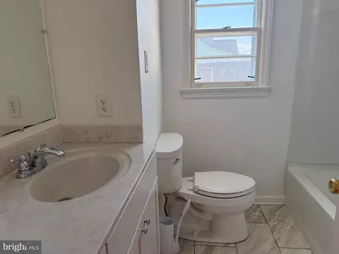 Bath - 6101 A Goode Rd, Goode, VA 24556 photo 3 of 4