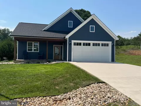 1054 Barrow Hills Dr, Huddleston, VA 24104