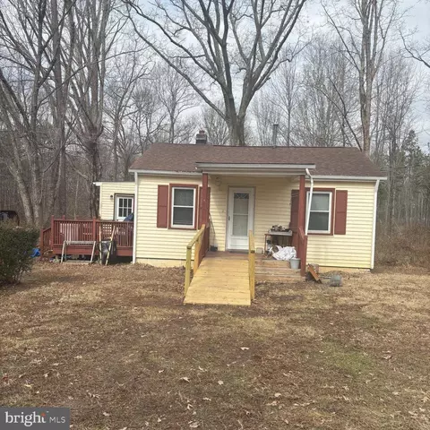 49 Booker Ln, Cumberland, VA 23040