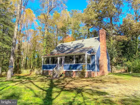 12201 Petersburg St, Chester, VA 23831