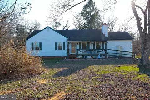16231 Genito Rd, Moseley, VA 23120