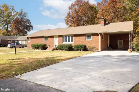 20012 Roosevelt Ave, South Chesterfield, VA 23803