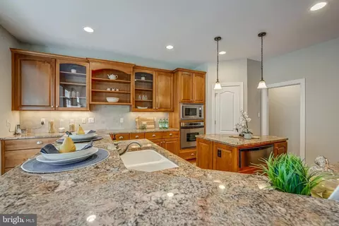 Kitchen - 3013 Hedgeway Pl, Midlothian, VA 23113 photo 5 of 7
